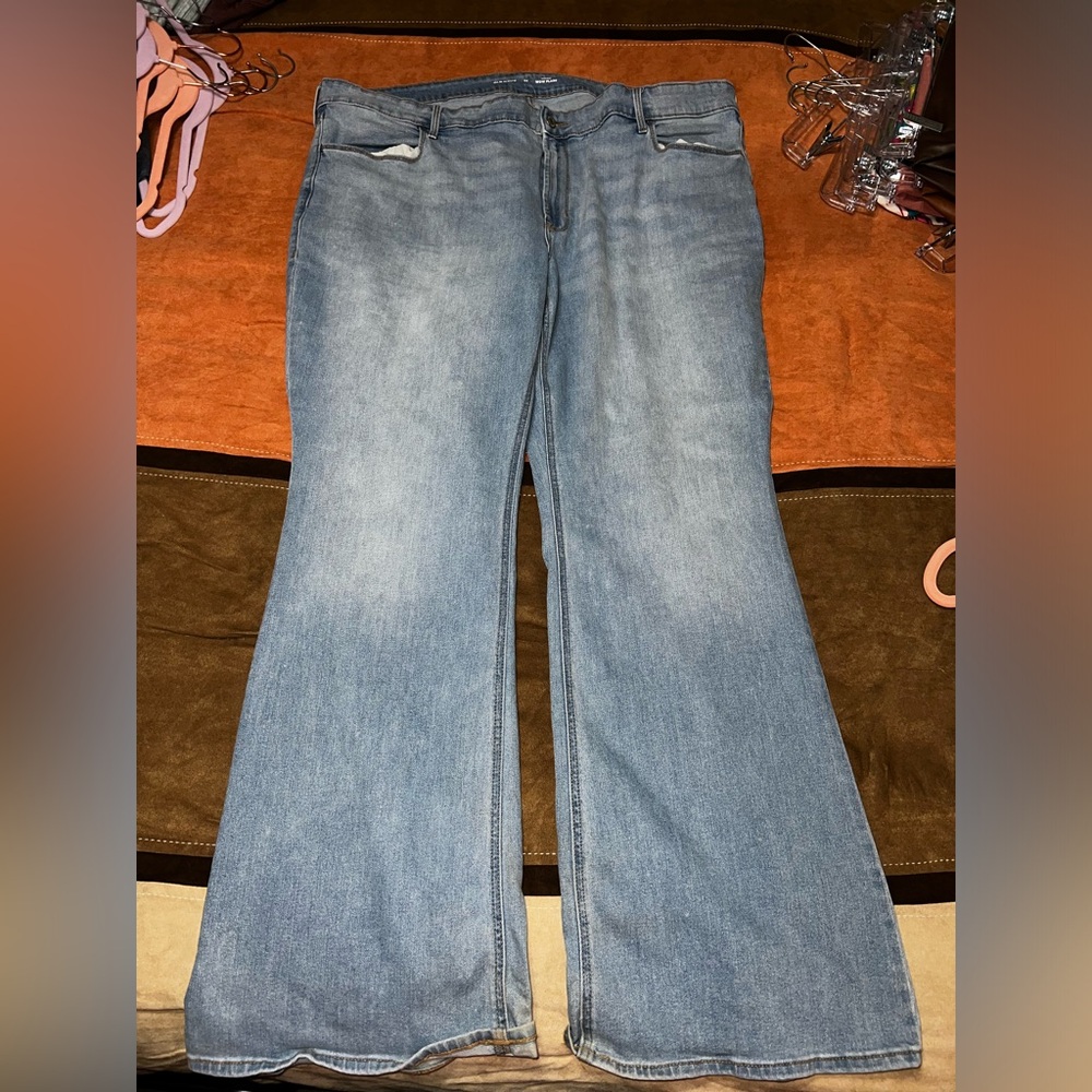 Women’s Old Navy high-rise WOW flare jeans, blue, size 24